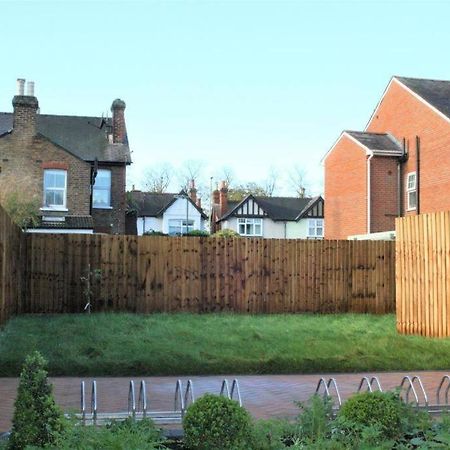 Marvellous New Build 2 Bed Flat - 1 Ophelia Court Lägenhet Epsom Exteriör bild
