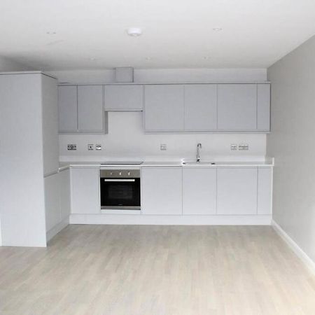 Marvellous New Build 2 Bed Flat - 1 Ophelia Court Lägenhet Epsom Exteriör bild