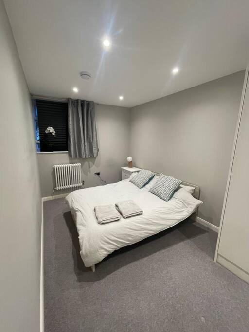 Marvellous New Build 2 Bed Flat - 1 Ophelia Court Lägenhet Epsom Exteriör bild