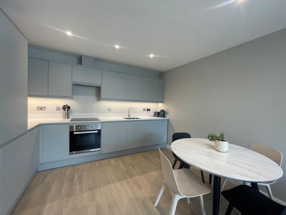 Marvellous New Build 2 Bed Flat - 1 Ophelia Court Lägenhet Epsom Exteriör bild