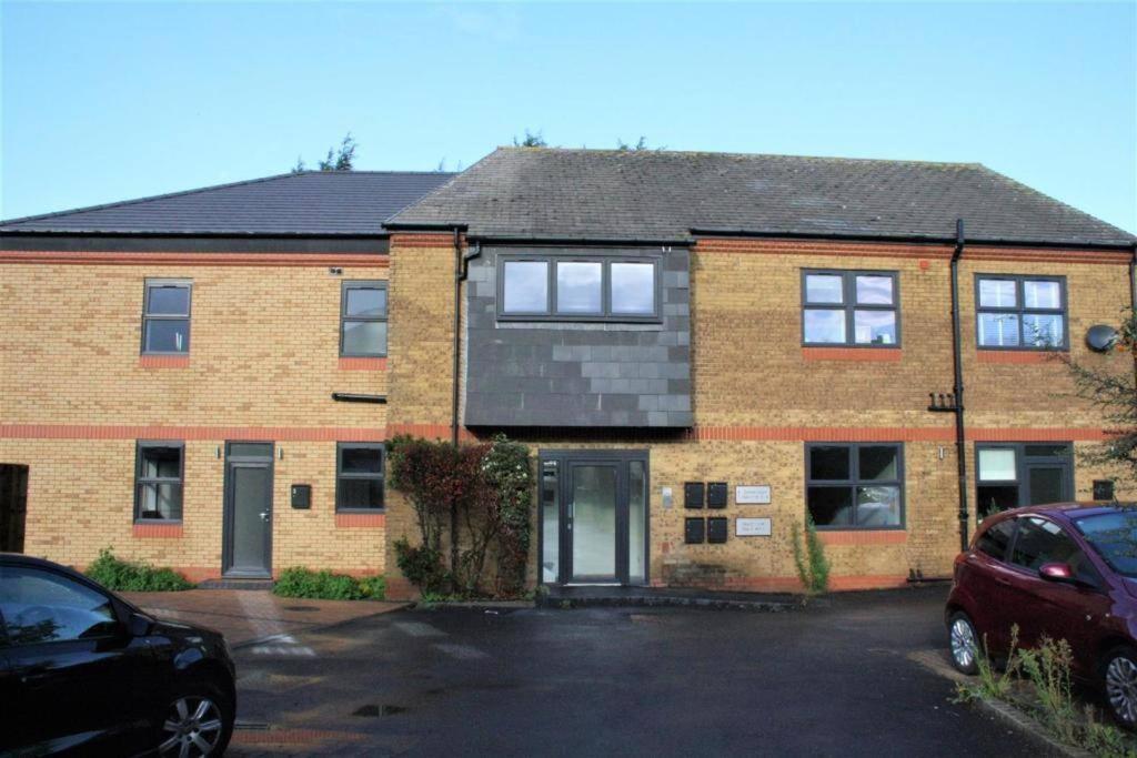 Marvellous New Build 2 Bed Flat - 1 Ophelia Court Lägenhet Epsom Exteriör bild
